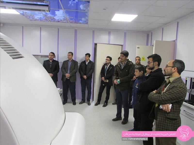 بازدید جمعی از اهالی مسجدعلی اکبر اسلام آباد از کلینیک رادیو تراپی مهرانه مورخ 26 آذر 1395
